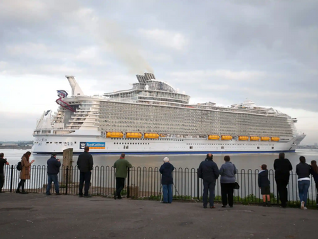Cruise ship giants impact on the oceans游轮公司对环境的影响